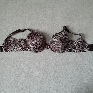 Vanity fair. EUC. Leopard print. Size 40D